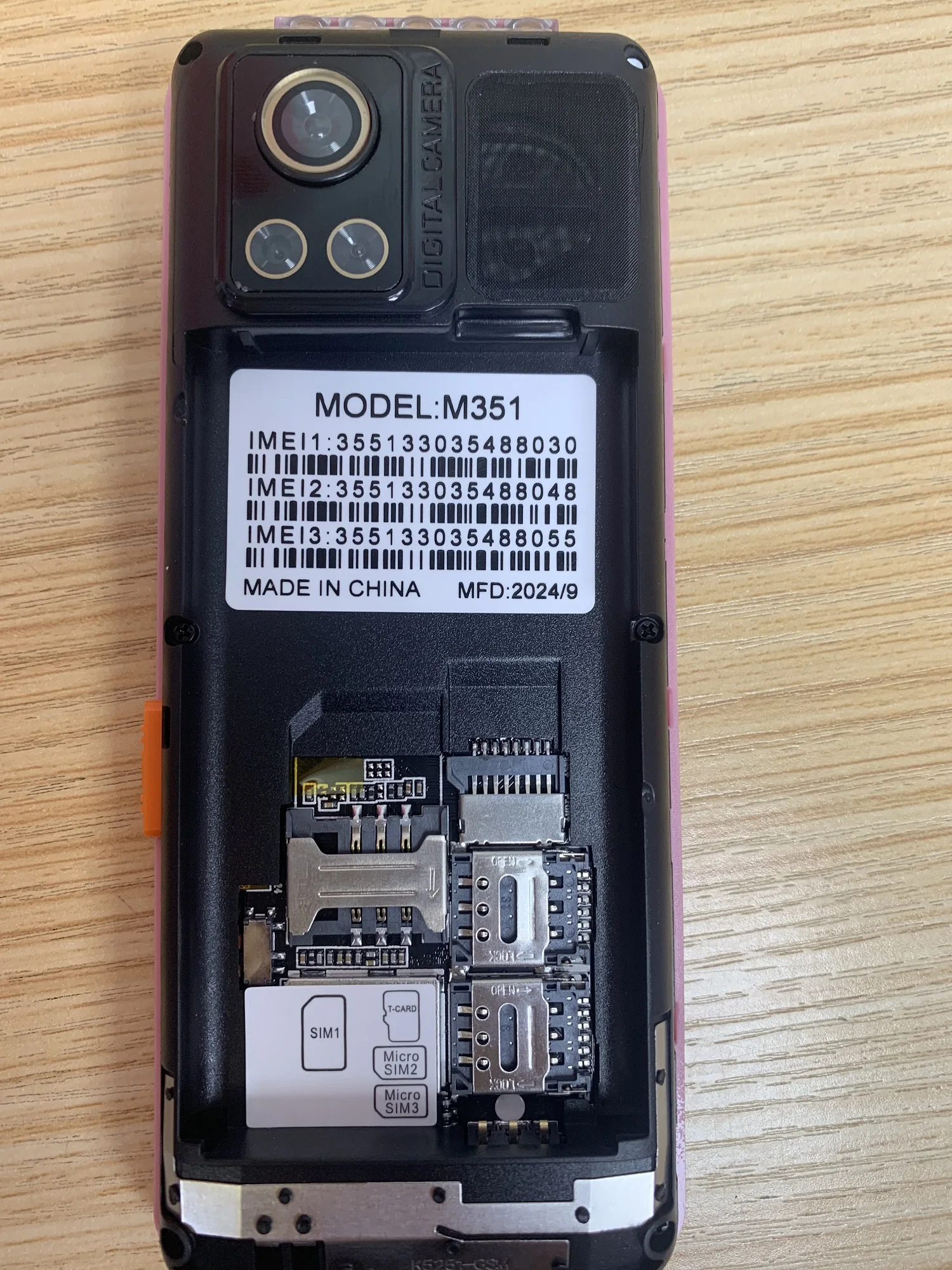 Mafam M351 Low Price Triple SIM Slots Mobile Phone 1.8" Large Display Loud Voice Strong Torch Speed Dial Phone For The Elderly