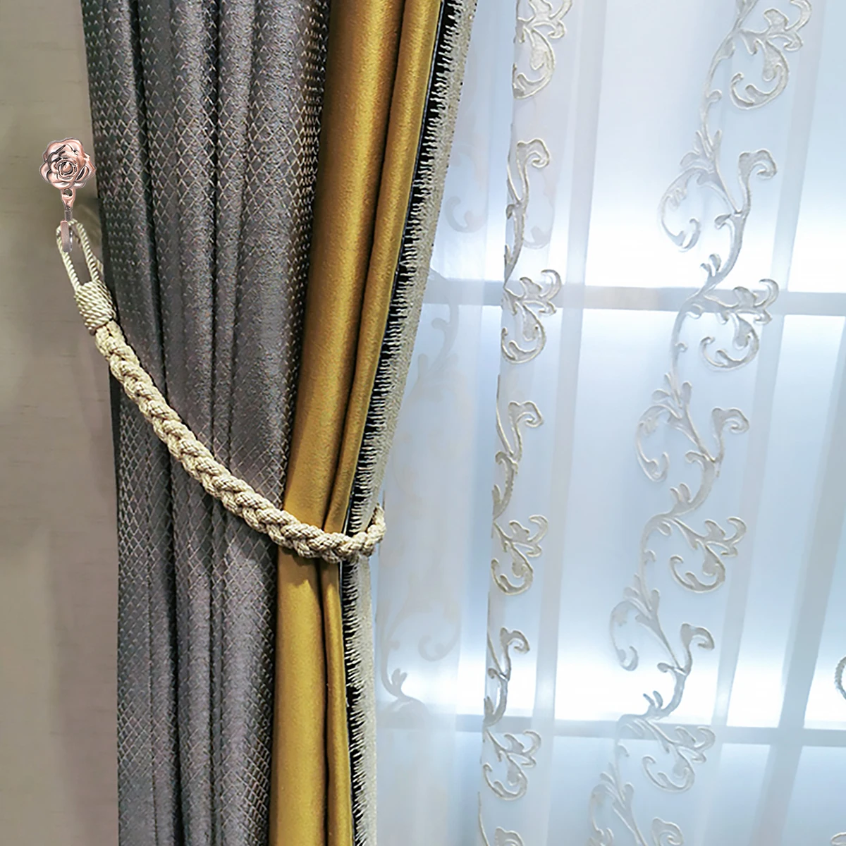 

3Pairs Metal Curtain Hooks Rose Shaped Tieback Hooks for Door Wall Clothes Hat Classic Copper Design