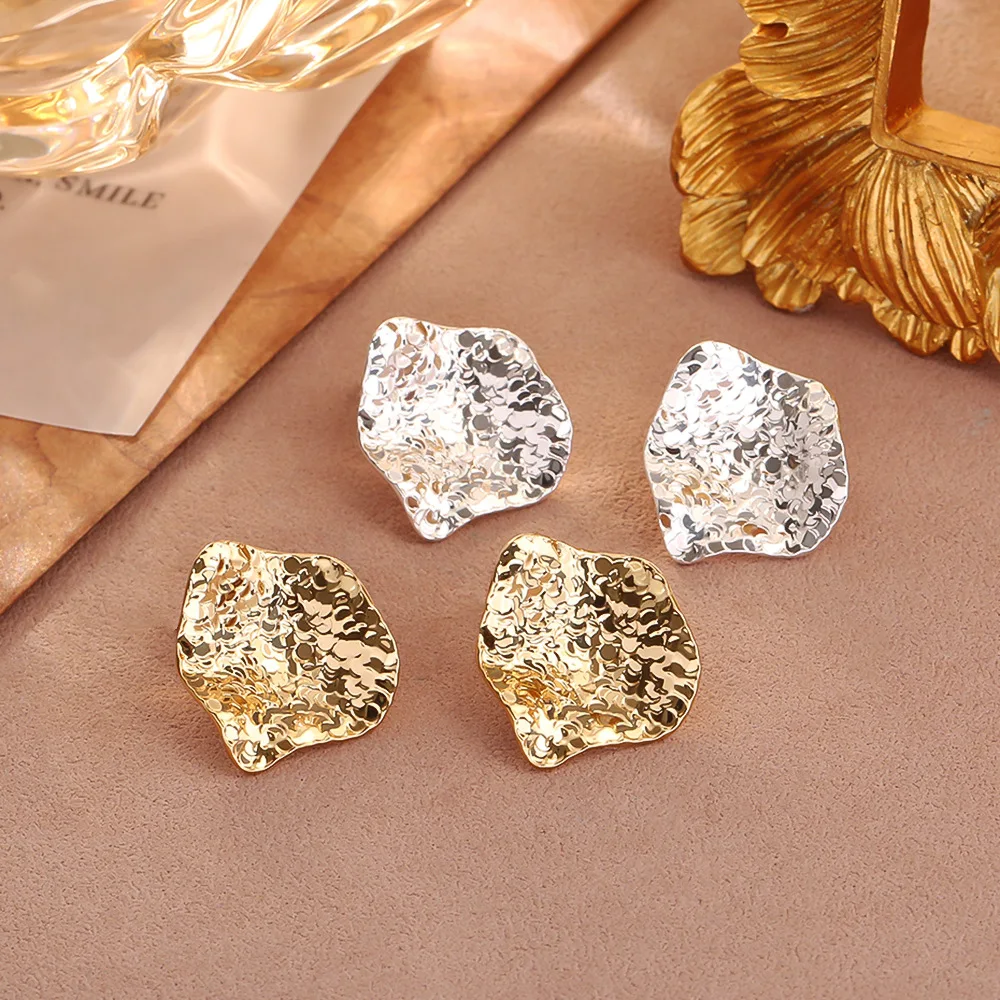 

Fashionable and exquisite irregular crushed ice earrings, high-end design pleated earrings, metal personalized versatile earring