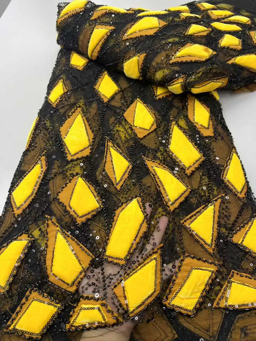 2025 Nigerian Sequins Lace Fabric Heavy Hand Beaded Lace Fabric Luxury French Embroidery Beads Lace Fabric for Wedding