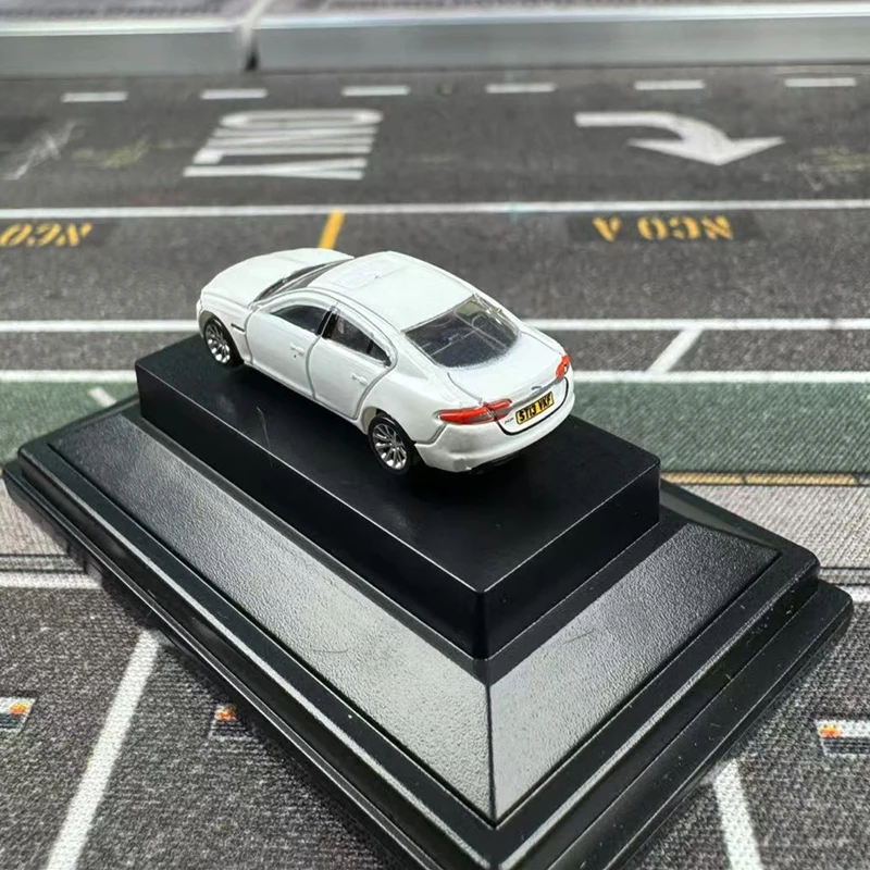 Schaal 1:148 Jaguar XF Wit Simulatie Legering Automodel Statische Display Collectible Toy Gift Souvenir Decoratie