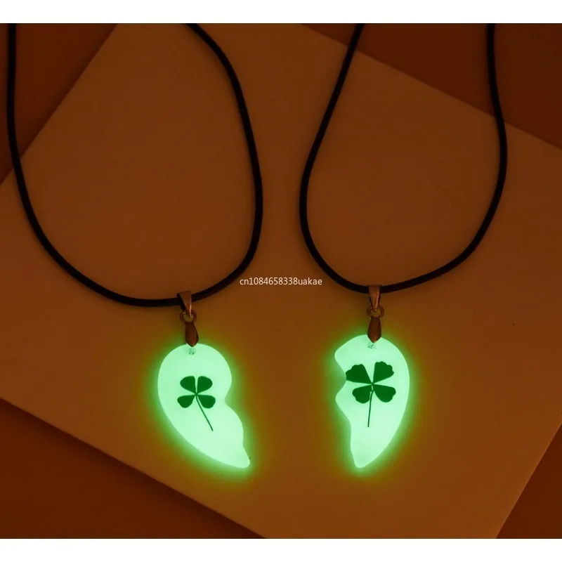 Four Leaf Clover Luminous Couple Necklaces 2 Pcs Heart Shape Pendant Necklace Natural Flower Glow in The Dark Jewelry Gift