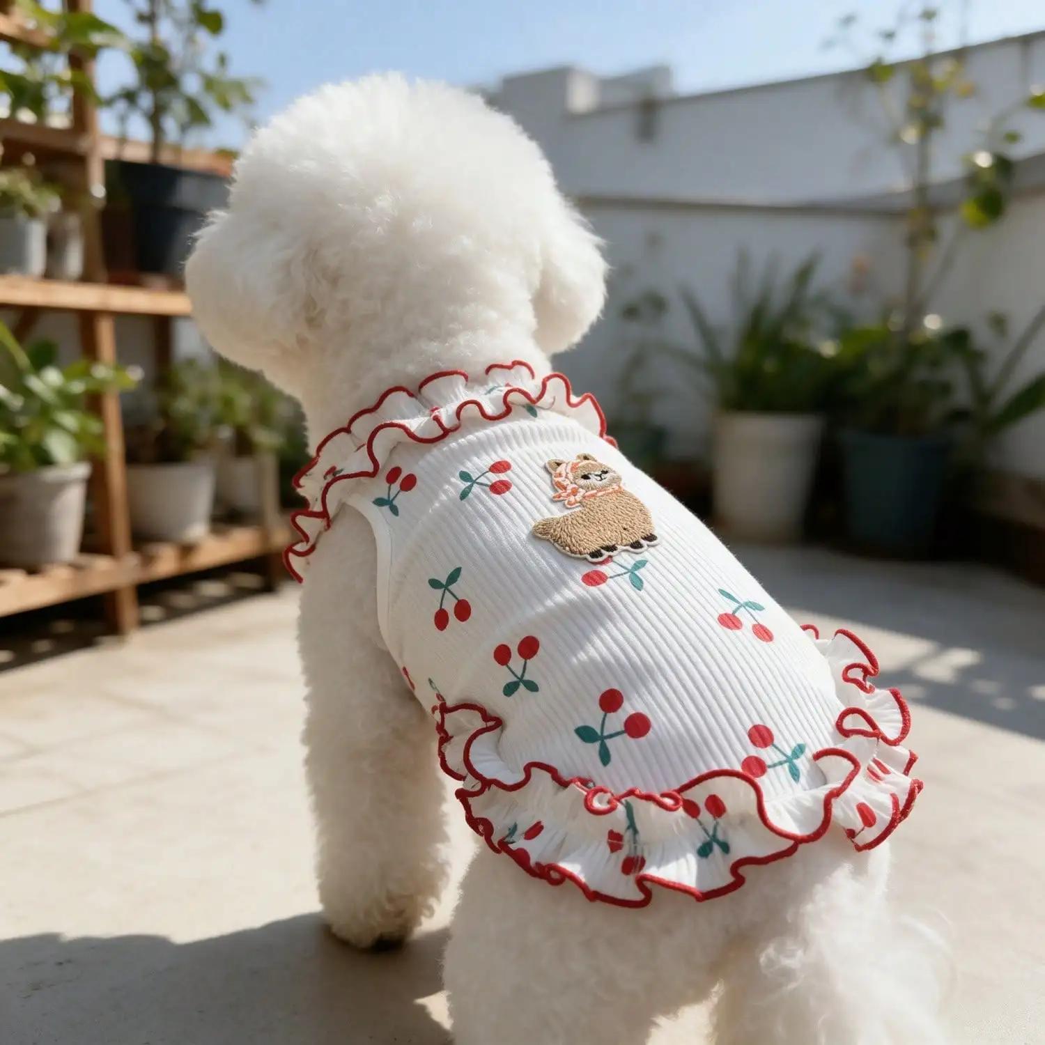 1 Stück Alpaka-Stickerei, Kirschmuster, Rüschen, ärmelloses Tanktop für kleine Hunde, ideal für den Sommer. – Detail 4