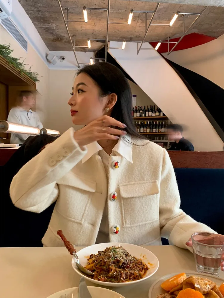 High-Quality Female Pure Wool Coat Designer Womens Single Breasted Short Woolen Jacket Beige White Lapel Collar Warm Outerwear