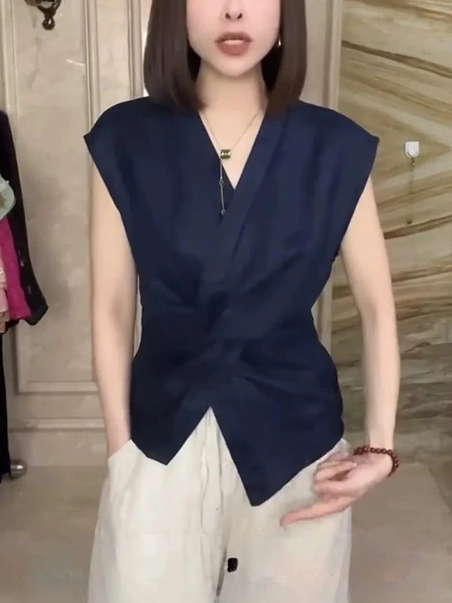 2025년 여름 여성 출퇴근용 매듭 허리 디자인 V넥 탑 심플 다용도 한국 스타일 스트레이트 컷 노 슬리브 레귤러 L...