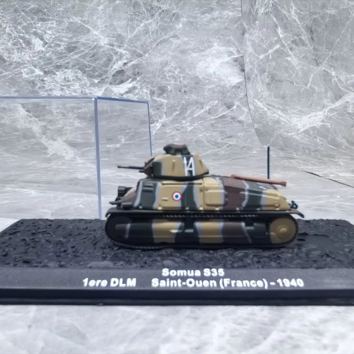 1/72 French Somua 35 tank number 14 1940 (alloy（main body）+plastic material) model ornament