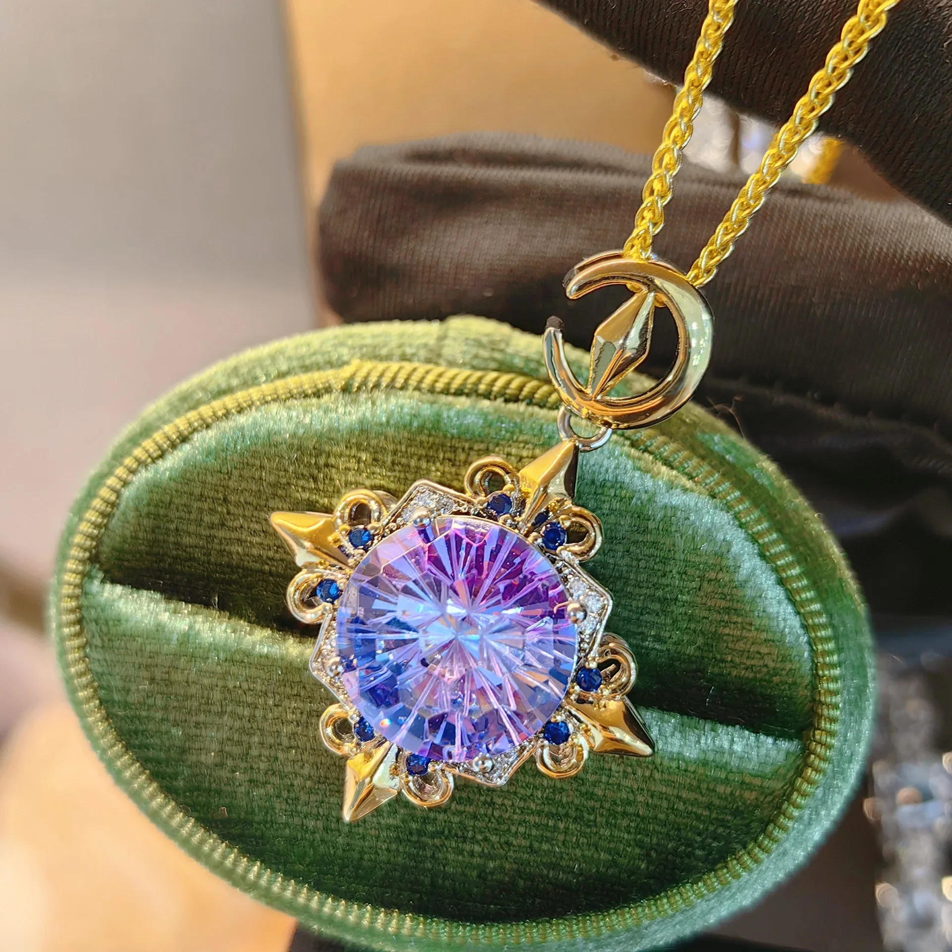 Sun and Moon Shining Colorful High End Back Jewelry Design with Inlaid High Carbon Diamond Necklace for Women