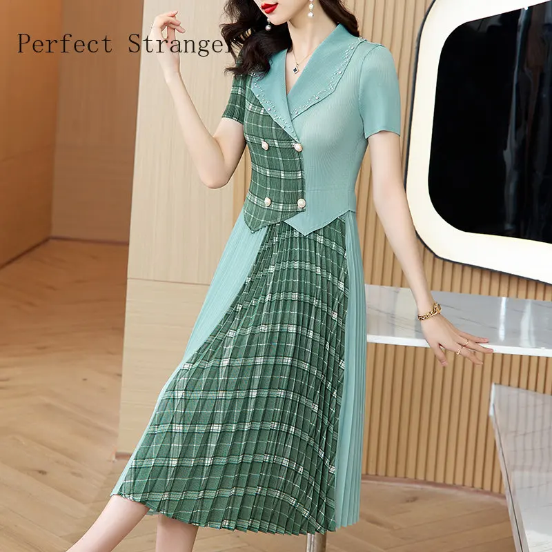 

High Quality Summer Women's Plaid Pleated Dress Casual 2024 New Elegant Short Sleeve Elastic Vestidos Holiday Robes Party