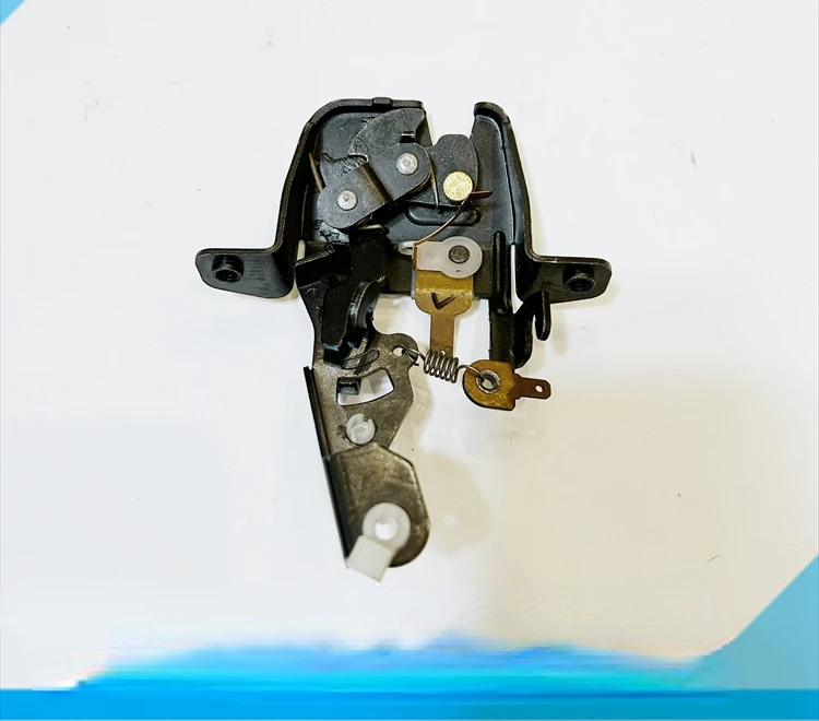 

Suitable for Nanjing MG3 old MG 3 trunk lock machine trunk opening switch latch tailgate