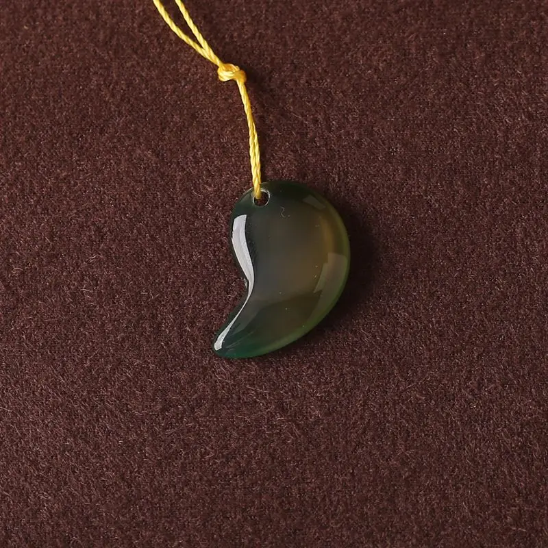 

Подвеска в форме полумесяца из флюорита: Одиночный шарм из натурального камня зеленого оттенка, идеально подходит для ювелирных изделий ручной работы 22x14x4 мм-1,8 г