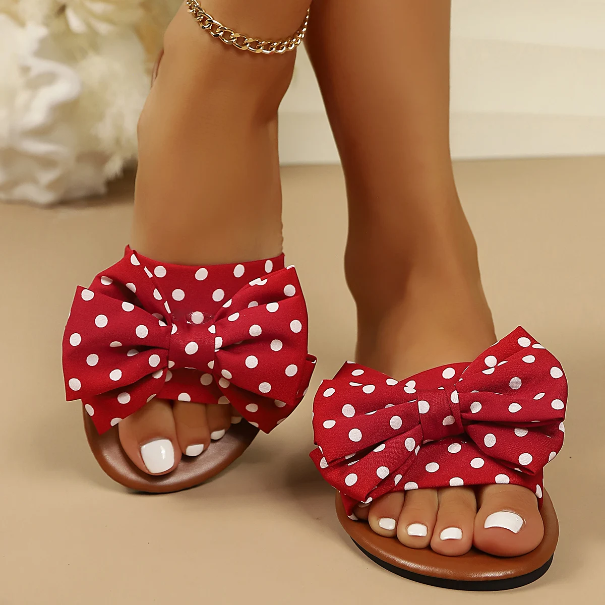 Damen-Slip-On-Sandalen mit gepunktetem Schleifendesign, weichen Sohlen und weichen Oberflächen, bequem und ermüdungsfrei für Zuhause, Reisen. – Detail 16