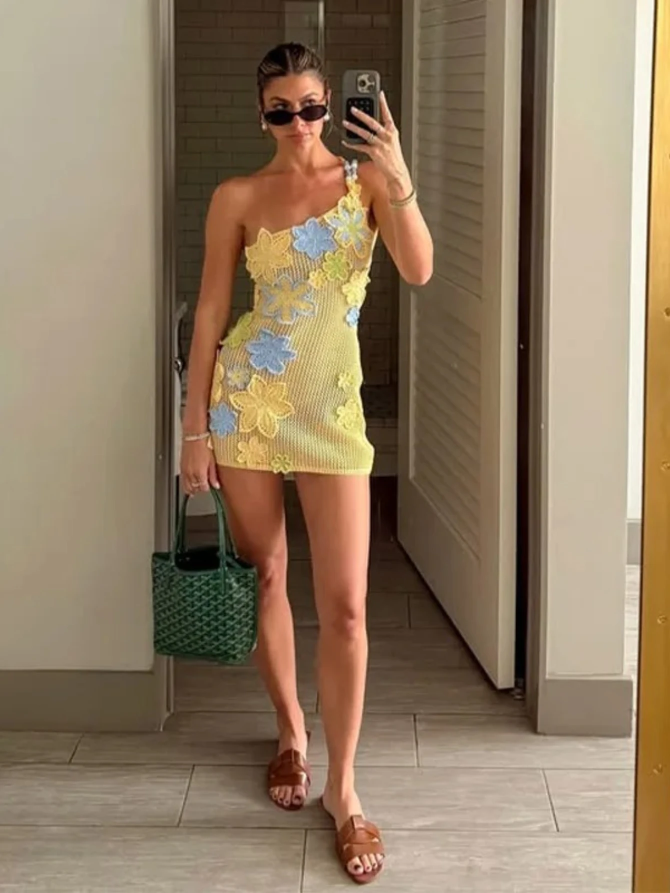 Vestido elegante de flores con cuello oblicuo para mujer, minivestido Sexy de punto con un hombro, novedad de verano, ropa de playa Bohe para verano