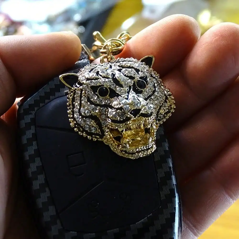 Modischer Schmuck-Schlüsselanhänger aus Legierung mit Diamant-Tropfen und Leopardenkopf, Taschenanhänger, Autoanhänger, Geschenke – Detail 3