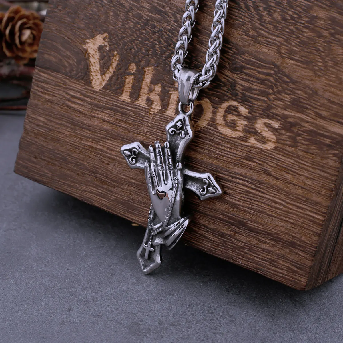Stainless Steel Cross Prayer Hand Necklace Men's Religious Gothic Punk Charm Biker Statement Believer Pendant Jewelry Gift