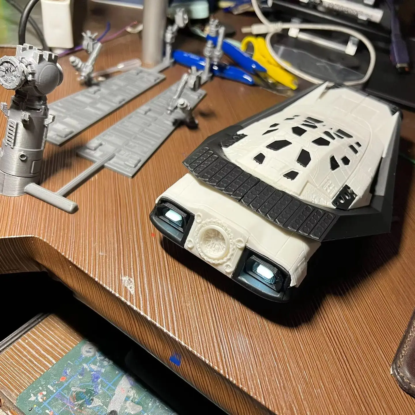 3D Printed Interstellar Ranger Lander Model with LED Lights & Glow-in-the-Dark, Sci-Fi Collectible Toy for Kids