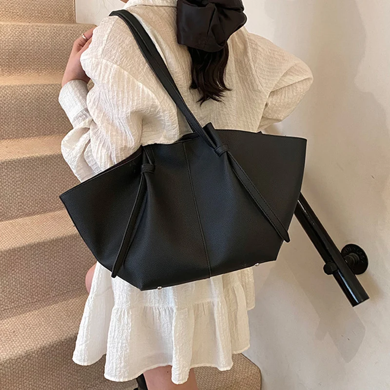 

Luxury Designer Shoulder Bag Women Large Capacity Tote Bag Fashion High Quality PU Leather Wing Shaped Commuter Shopper Handbags