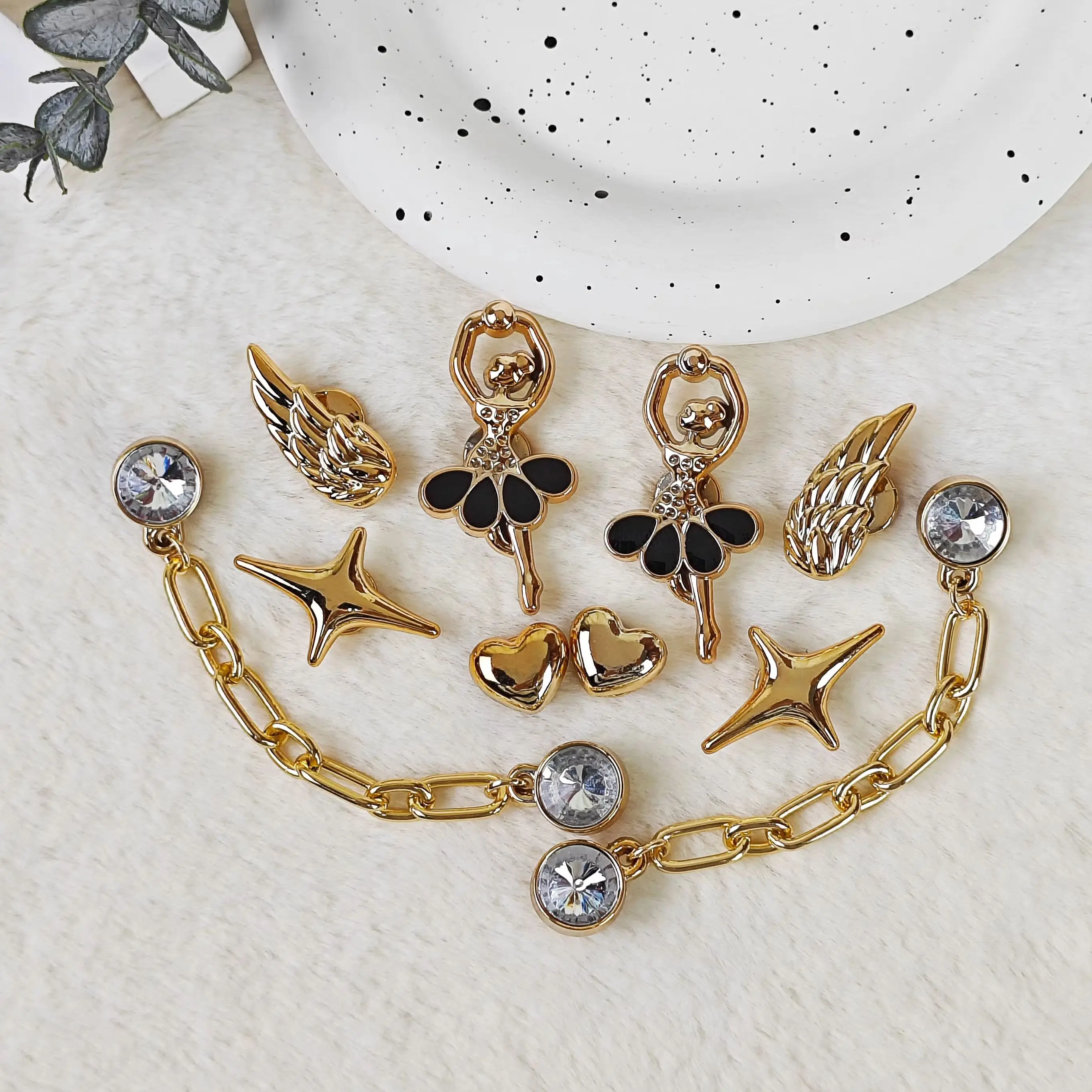 10Pcs DIY Shoe Decoration Charms: Shiny Ballet Girl, Wings, Starburst, Heart, Imitation Metal Chain Decorative Buckle, Non-Metal Lightweight Material, Y2K Fashion Versatile Cute Personality Style for Both Men and Women, Suitable for Eva Beach Shoes, Sandals, Removable Shoe Decoration, Holiday Gift