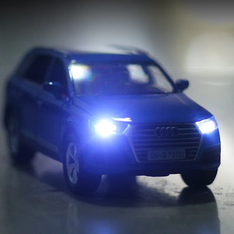 Auti q7 suv-子供用ダイキャストモデルカー,1:32,ハイシミュレーション,メタル合金,サウンドとライト,プルバックコレクション,おもちゃのギフト,f373