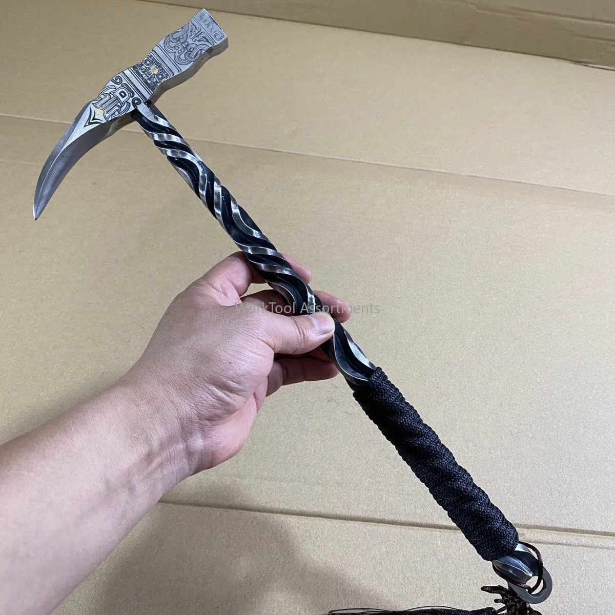 High-chromium steel hand-forged twisting integrated hammer multi-functional outdoor camping backpacker tool hammer
