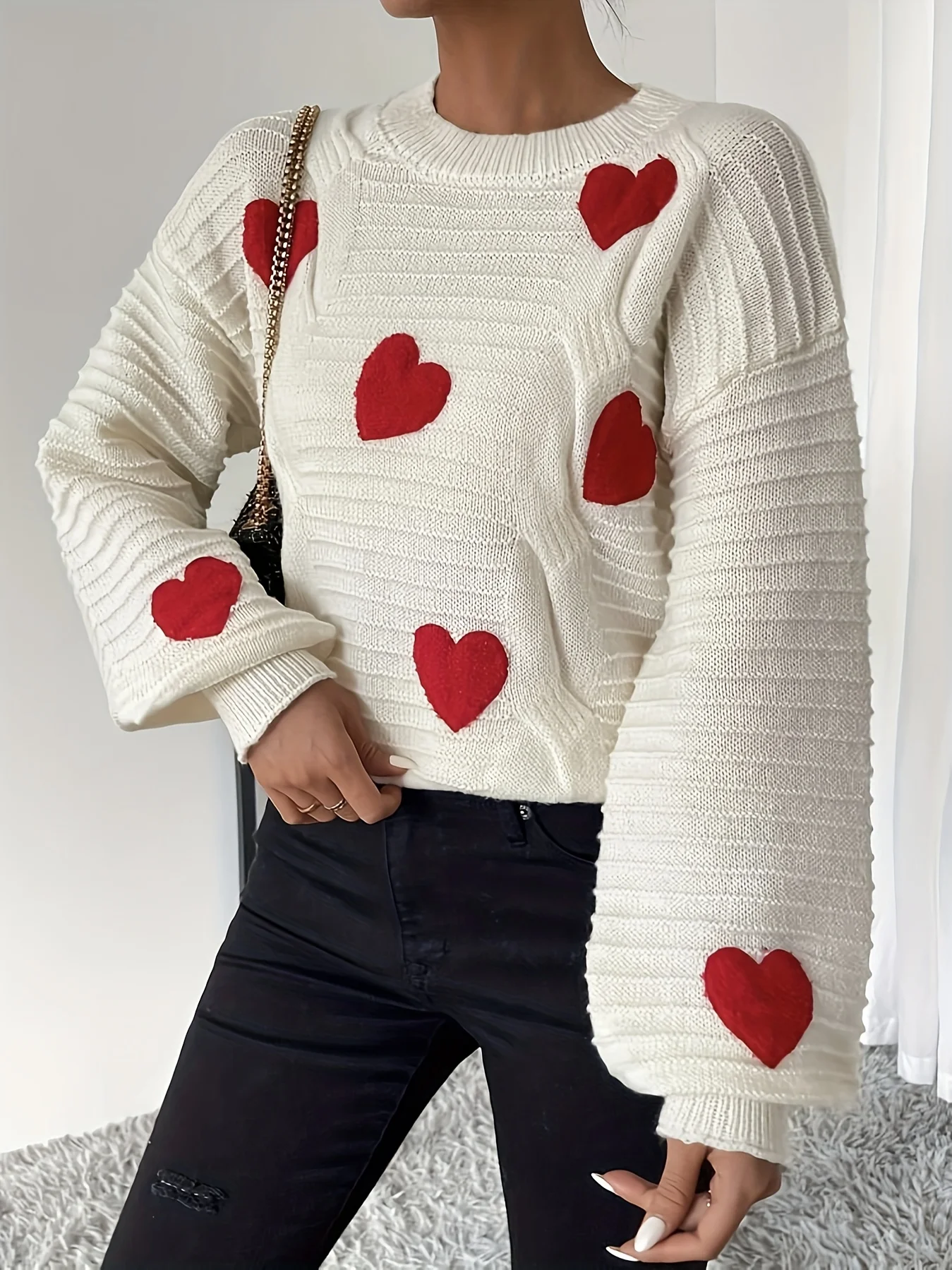 Fall/Winter 2024 Fall/Winter Versatile Round Neck, Casual Style, Loose and Thin, Slim Heart Pattern, Design Sense Niche Knitwear