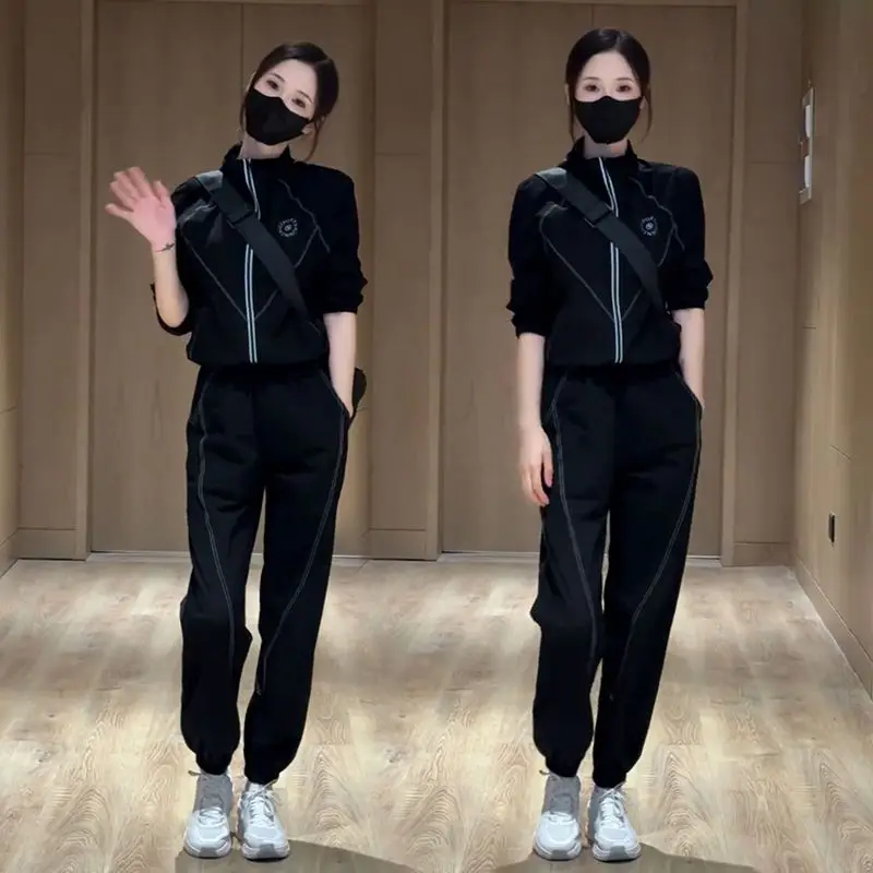 

Осень 2024, новый корейский стиль, тонкий и универсальный повседневный спортивный комплект, женские черные брюки с завязками на талии, комплект из двух предметов