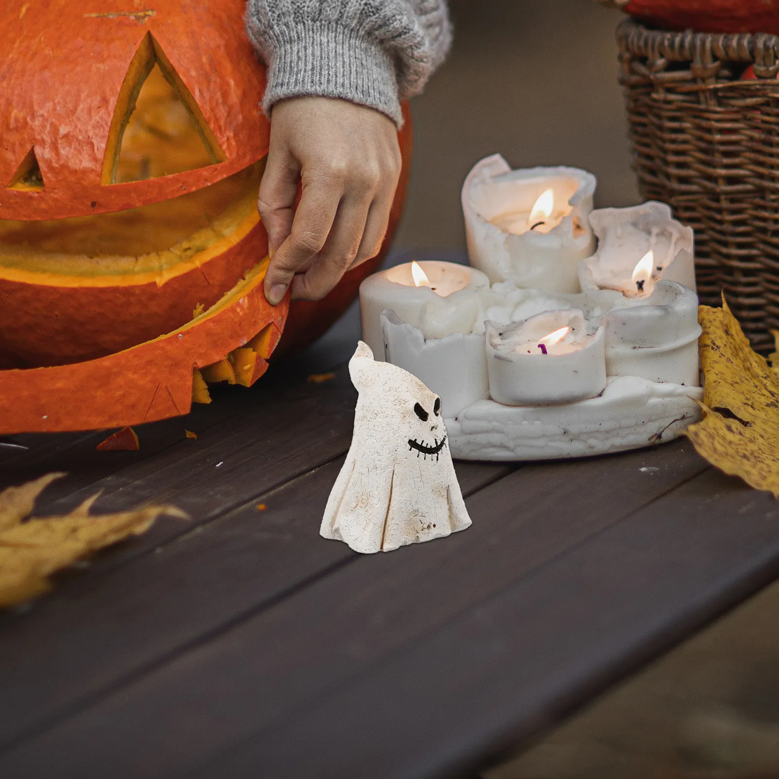 Decorative Resin Ghost Ornament Halloween Spooky Theme Tabletop Desktop Fireplace Rug Dining Area Home Office Party Indoor