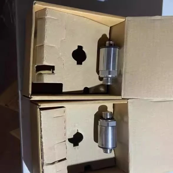 

Original genuine pressure sensor PT025R-14-LI3-H1131 spot