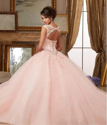 2022 heißer Verkauf Günstige Quinceanera Kleider Scalloped Ballkleid Flesh Rosa Tüll Appliques vestidos de 15 años Backless robe