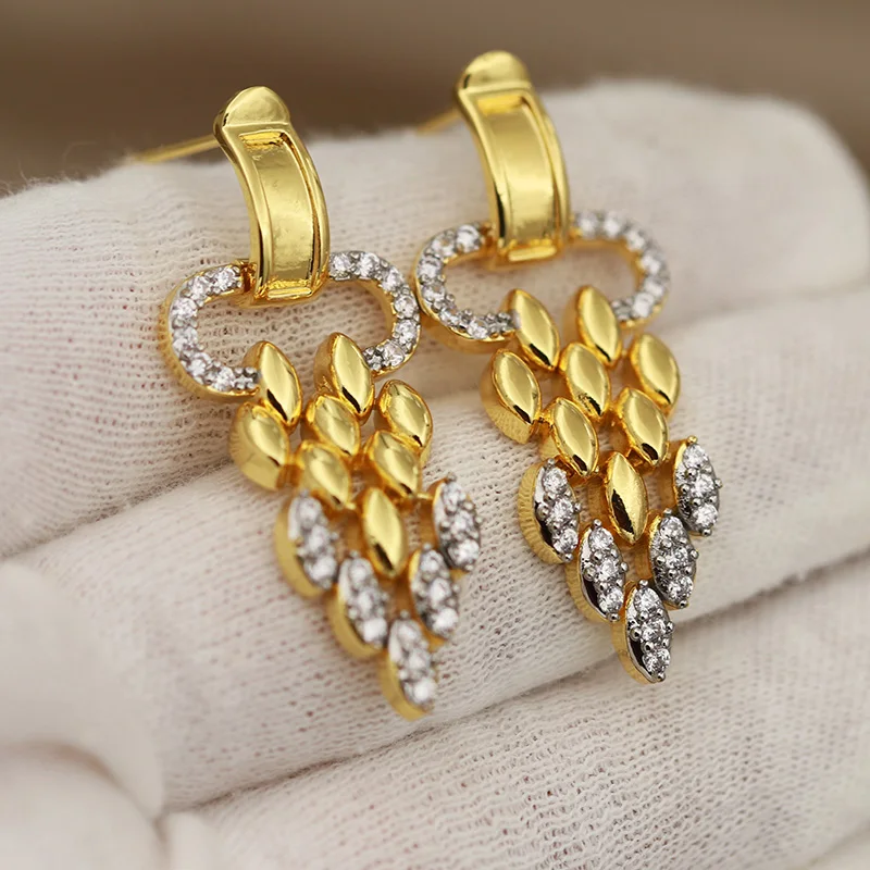 New Sight Design Luxury Crystal Geometric Stud Earrings for Women Fashion Brand Jewelry Delicate Zirconia Beads Earrings