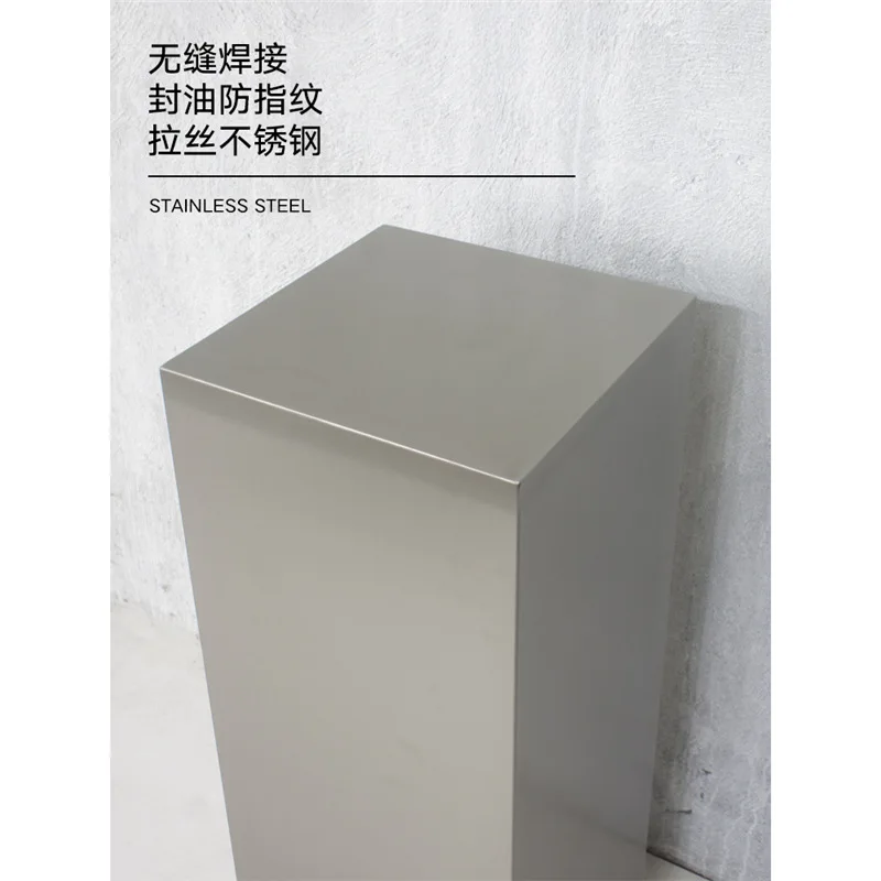Korean in clothing store display rack stainless steel display stand display rack placed in the middle of the buyer's store shelf
