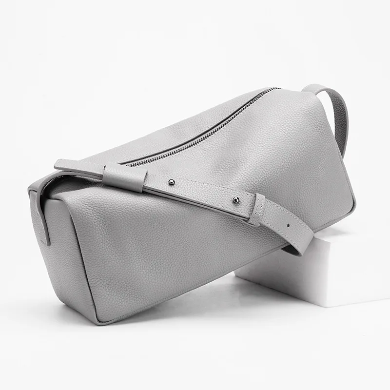 Men's crossbody bag genuine leather top layer cowhide cross-body full leather 2026 new large-capacity one-shoulder pillow bag