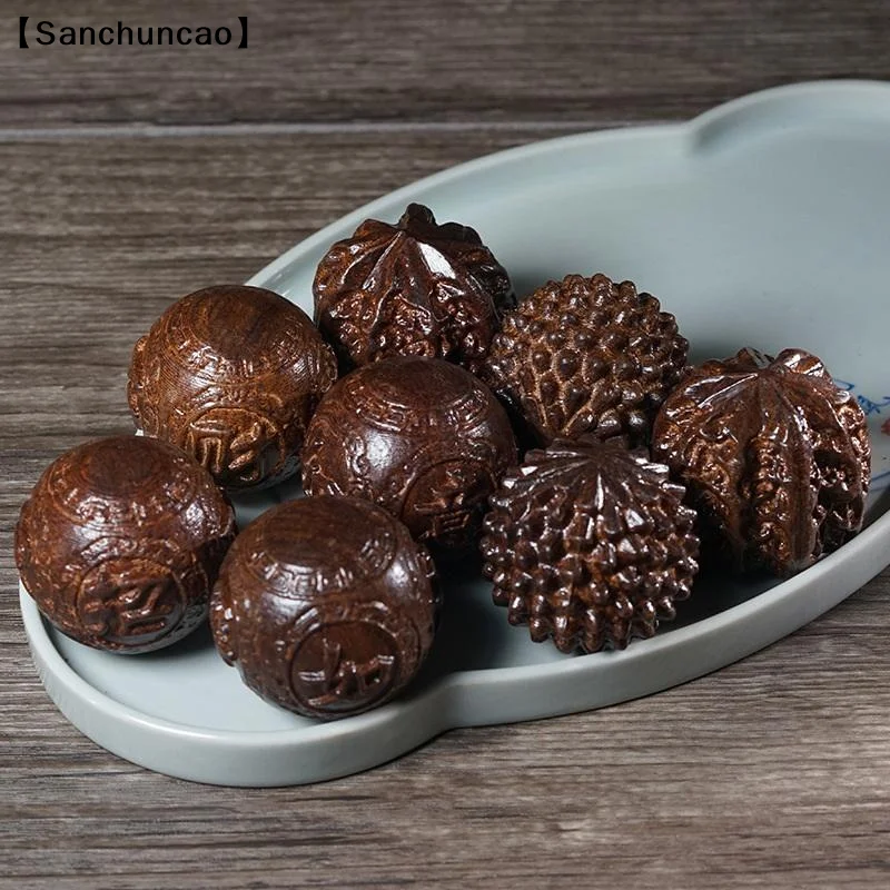 〔San〕Relief Walnut Handheld Ball Sandalwood Handheld Ball Massage Exercise Healthcare Plaything Hand-Worn Ball 1Pair