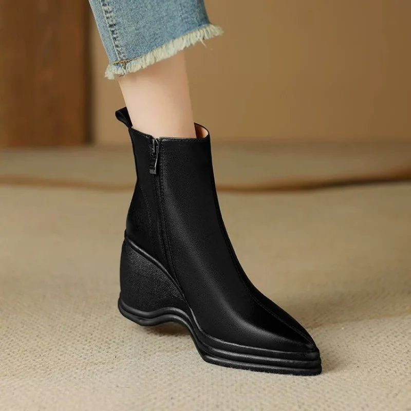 2026 Spring/Autumn/Winter New French Retro Pointed Wedge Ankle Boots Women's Side Zipper High Heels Fashion Platform Boots