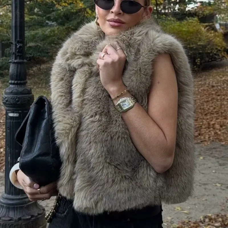 

2025 Autumn New Women's Street-Style Faux Fur Cropped Vest Trendy Sleeveless Outerwear for Casual Short Outfits Soft Texture
