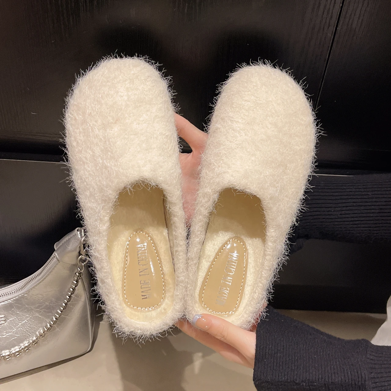 Classic Women's Plush Slippers Solid Color Causal Ladies Home Slippers Versatile Winter Women Fashion Slip-on Cotton Slippers