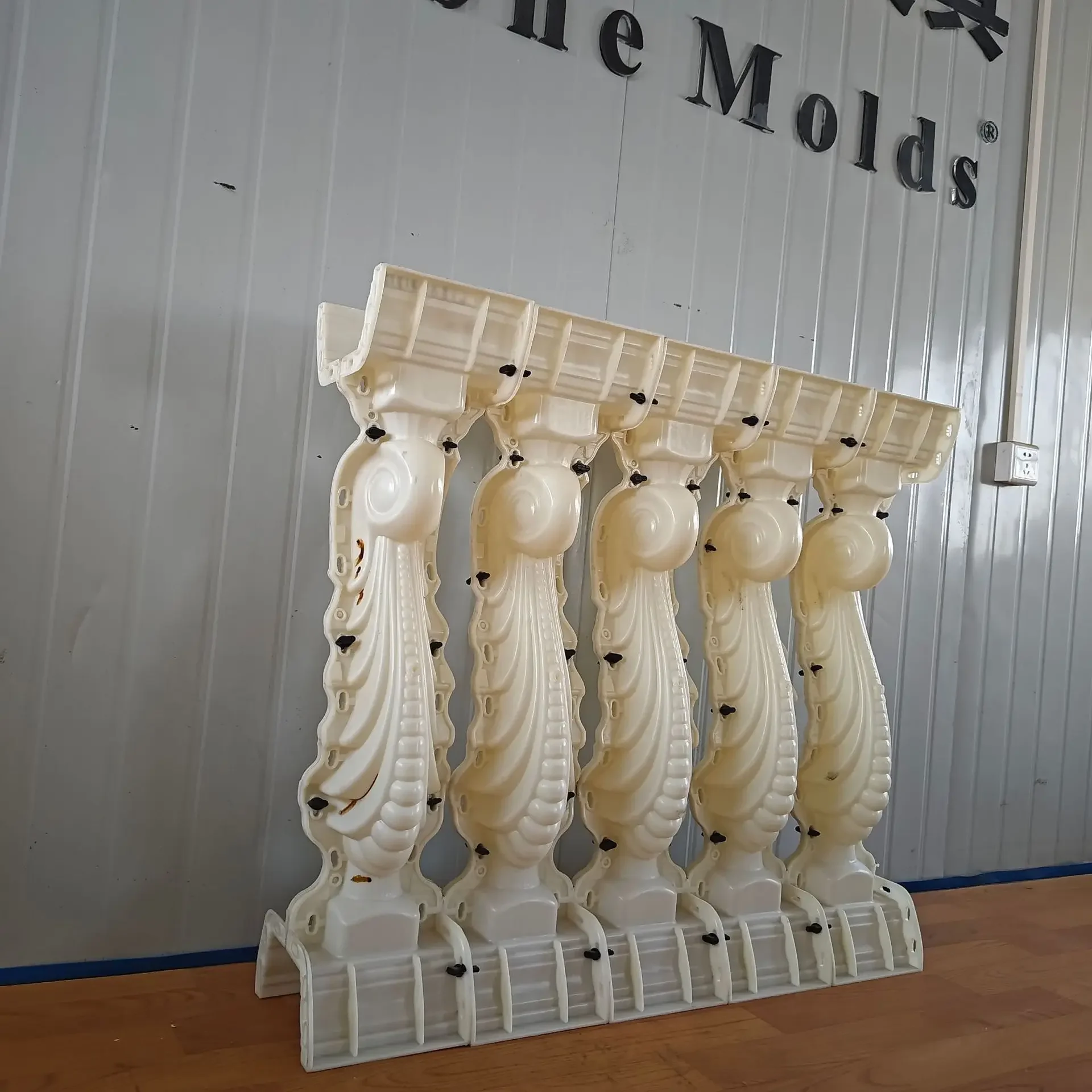 Guardrail mold Cement cast-in-place European balcony vase column railing mold fence mold product hippocampus model