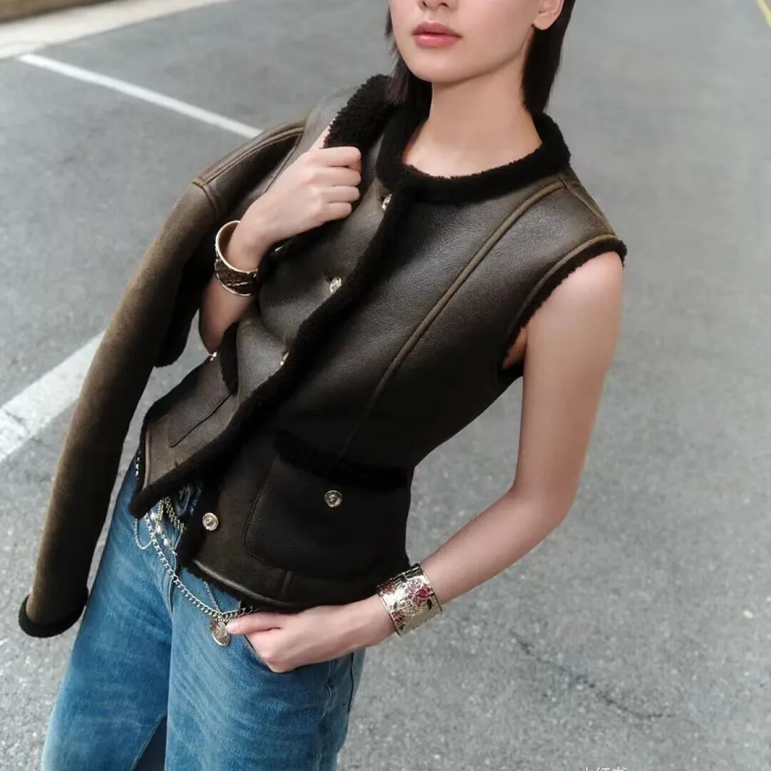 신상 겨울 두꺼운 따뜻한 양털 양가죽 빈티지 조끼 재킷 여성용 O넥 민소매 금색 버튼 탱크 코트