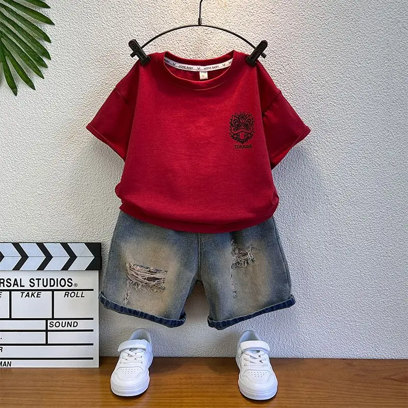 Sommerkleidungsset für Jungen, 2025, neuer Stil, für Kinder, Baby, hübsches Kurzarm-T-Shirt, Shorts, zweiteiliges Set