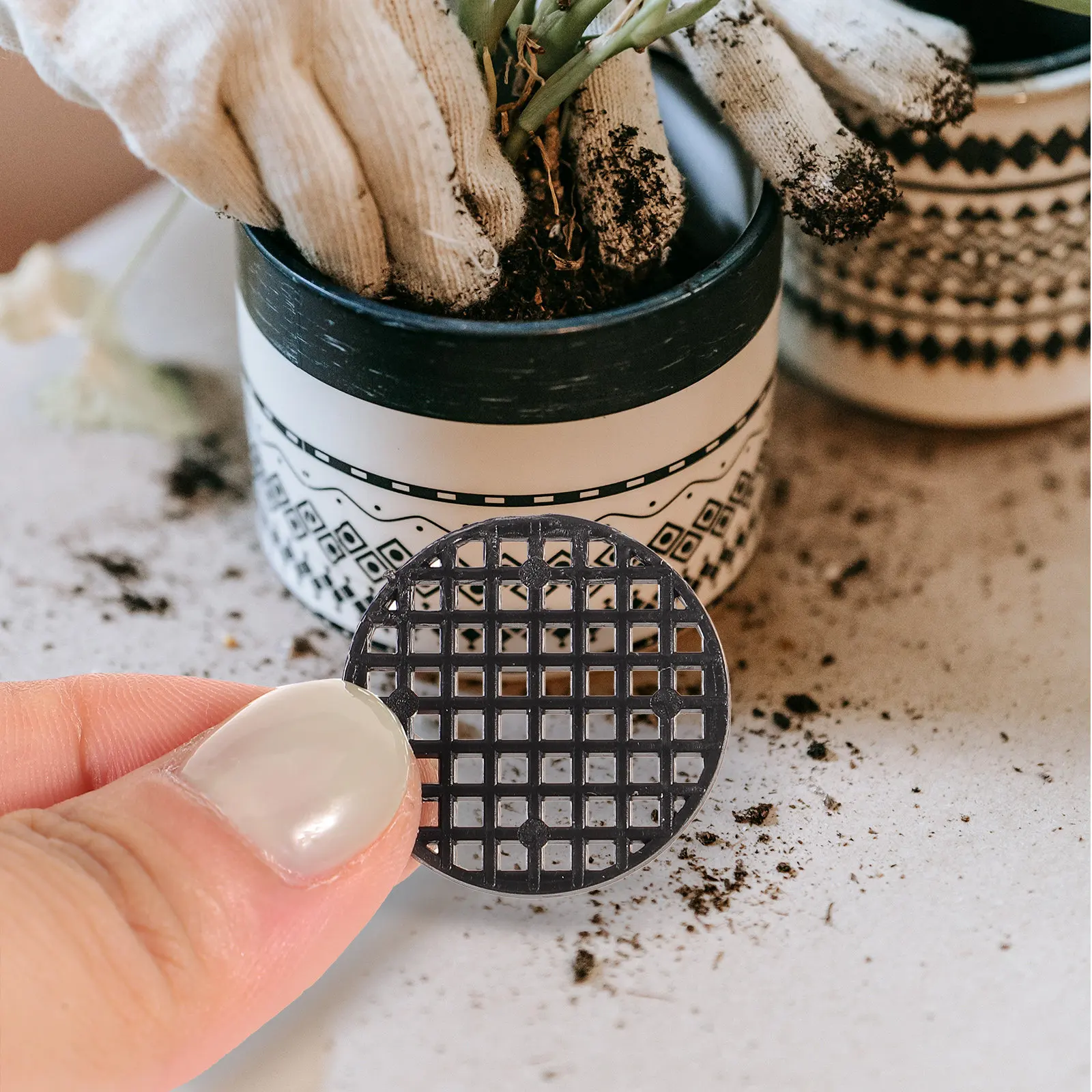 100pcs Planter Drainage Mesh Pads for Flowerpots, Garden, Bonsai & Home – Plastic Bottom Net for Root Aeration