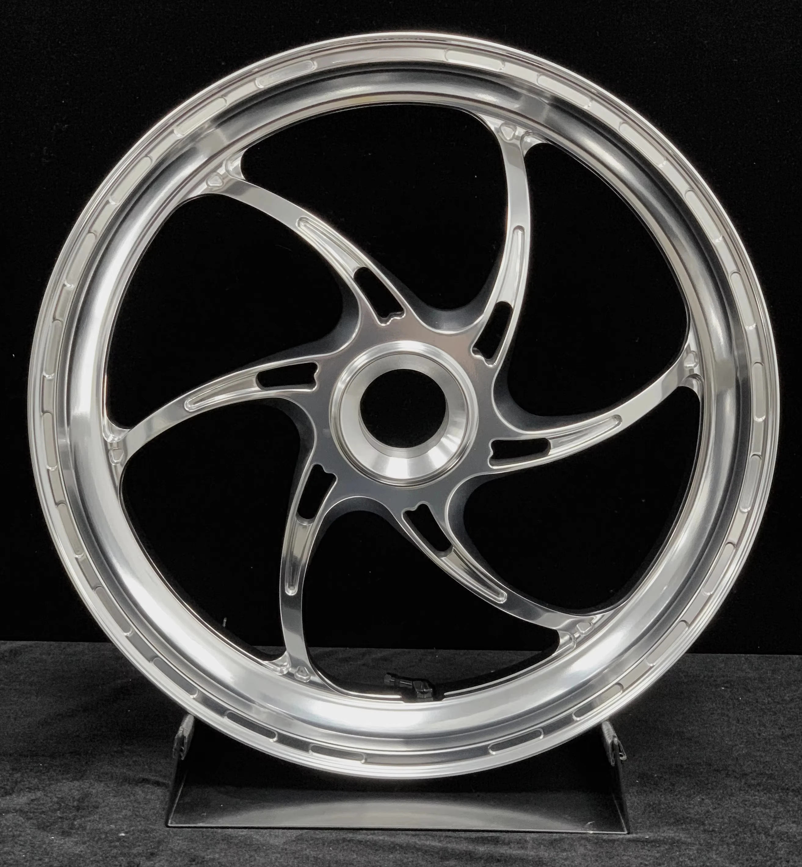4 Forged Wheel Hub - Custom CNC 6061-T6 Aluminum Alloy Motorcycle Racing Parts