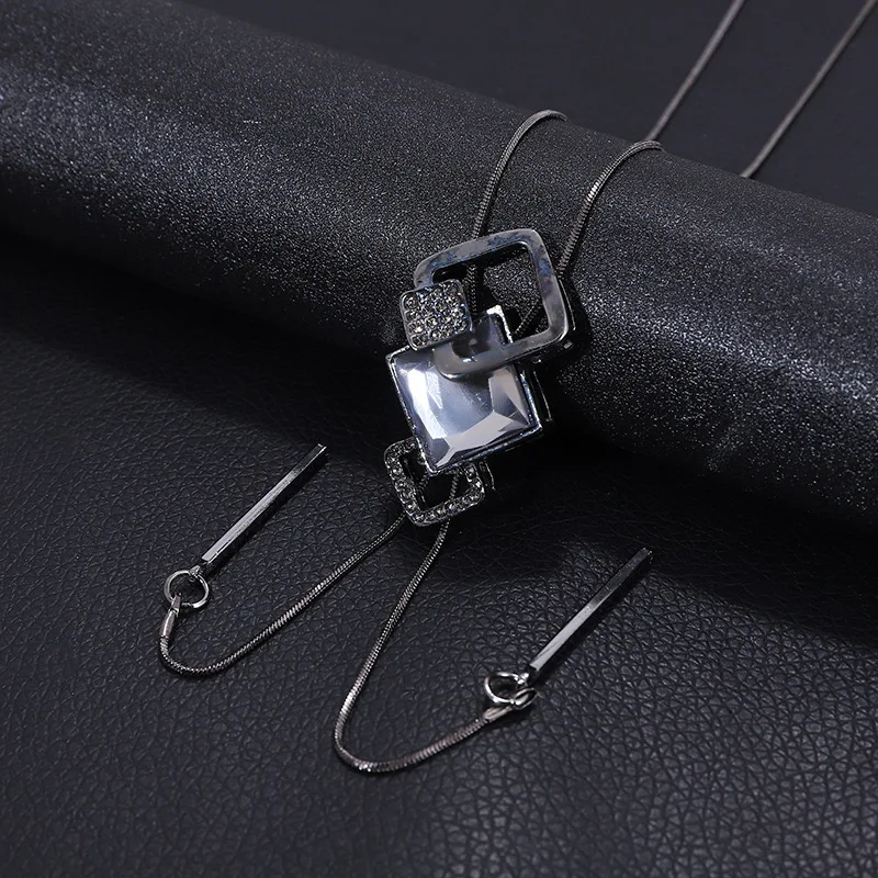 Fashion Hollow Crystal Square Pendant Sweater Necklace Silver Gold Black Color Chain Long Necklace for Women