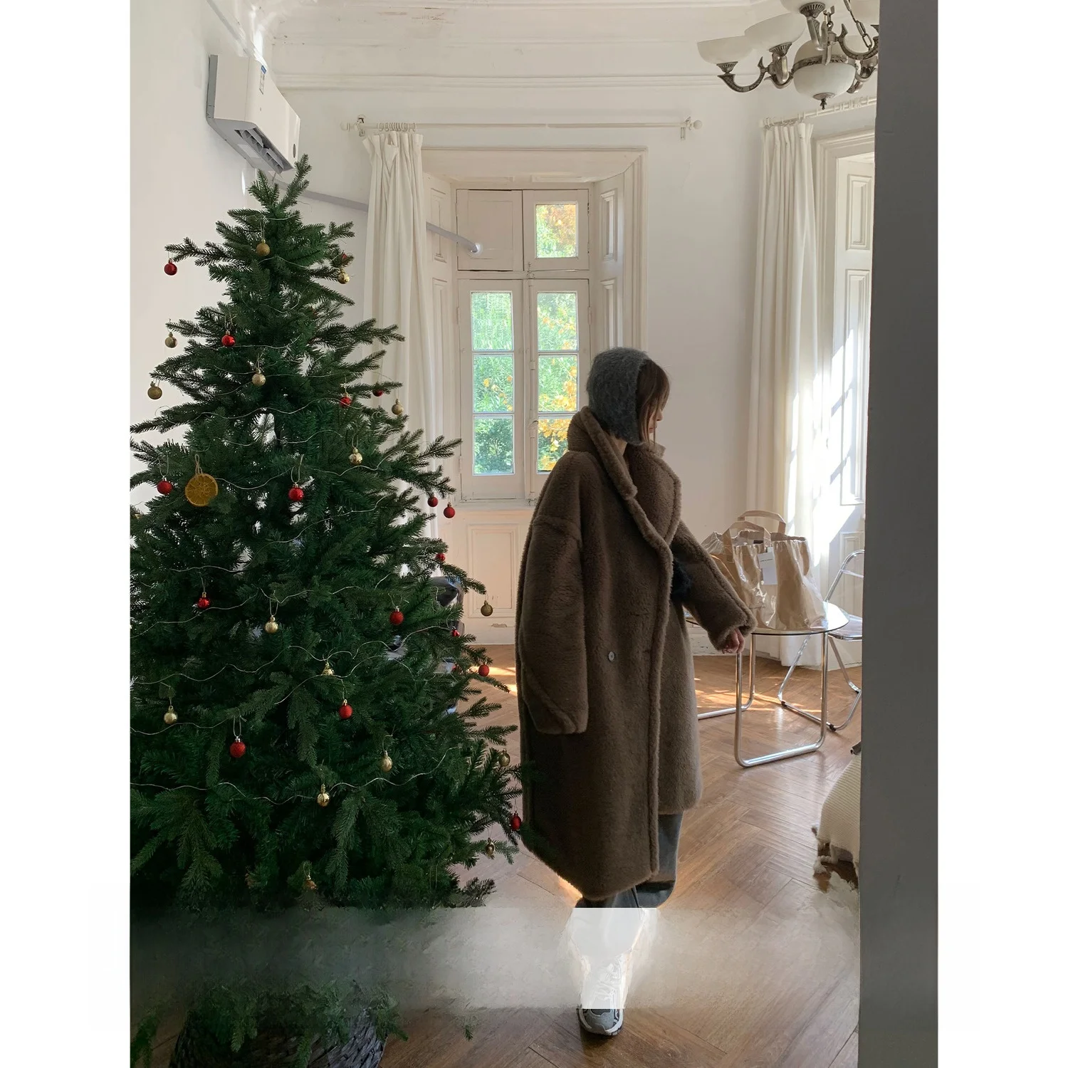 

Xinlei Lin Thiened, длинное плюшевое пальто, женское темно-коричневое пальто с мехом ягненка, зима, новинка 202, длинное свековое однотонное пальто