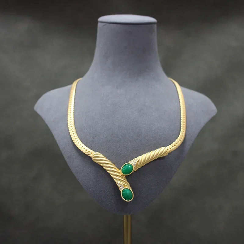 Vintage Niche Simple Snake Gold Natural Stone Vintage Jewelry Pendant Necklace