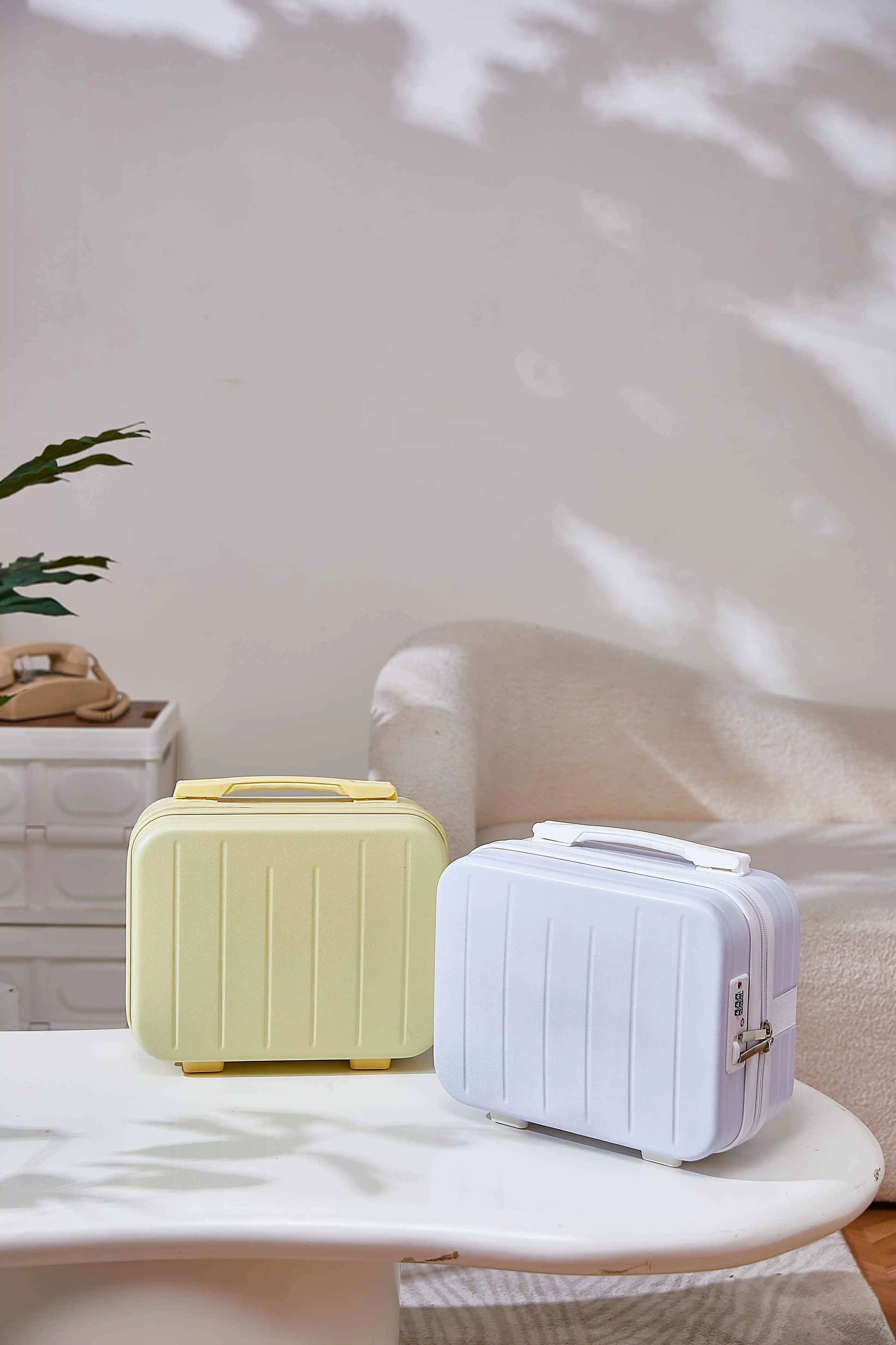 Bolsa de maquillaje de nuevo modelo de 14 pulgadas, Maleta pequeña, caja de mano ligera, adecuada para llevar en el avión con cerradura