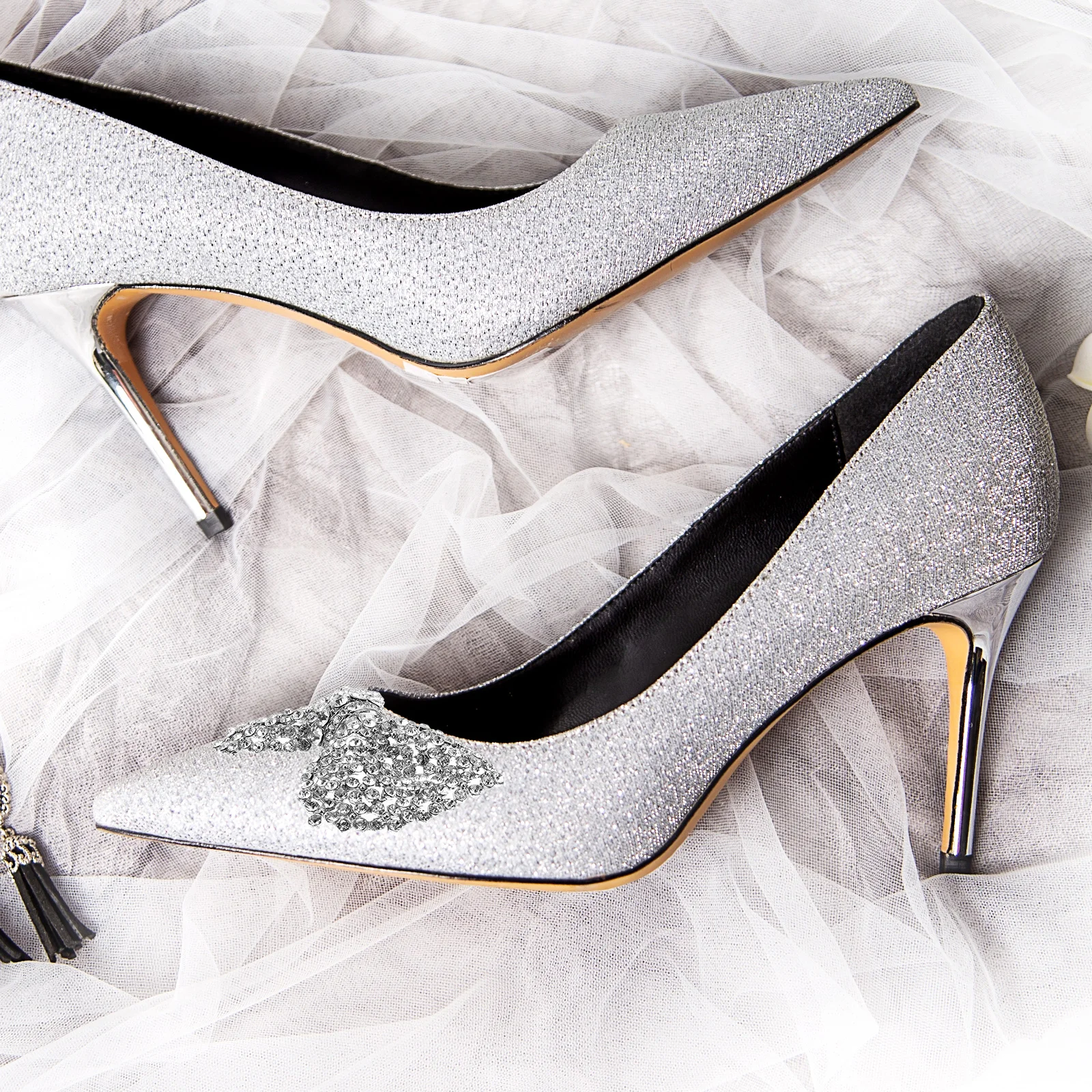 

1Pair Detachable Bride Shoe Clips Rhinestone Decoration Wedding Heels Shoe Charms Bridal Accessories Elegant Boot Decorations