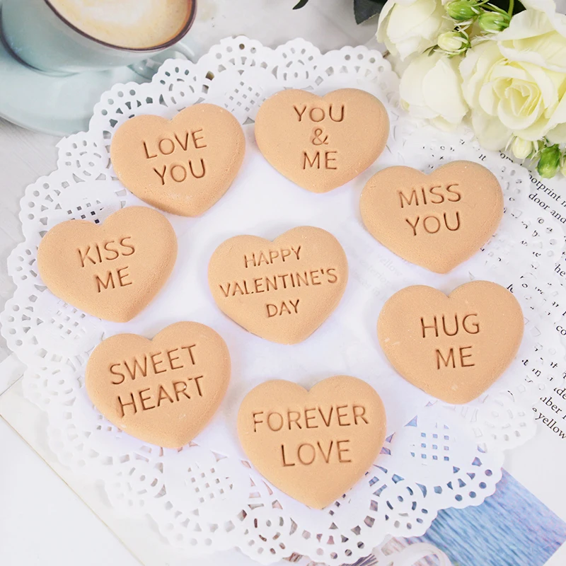 Molde de plástico en forma de corazón para el Día de San Valentín, cortadores de galletas en forma de corazón, suministros de decoración de pasteles para fiestas y bodas, 1 Juego