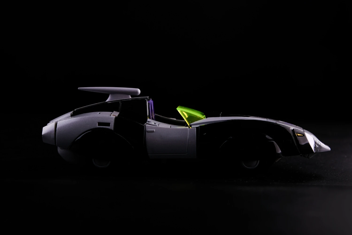 Metamorfose Speelgoed MP Master Nightingale RT-02 Dark Night Rose Robot Dark Edition Arcee 55XDY