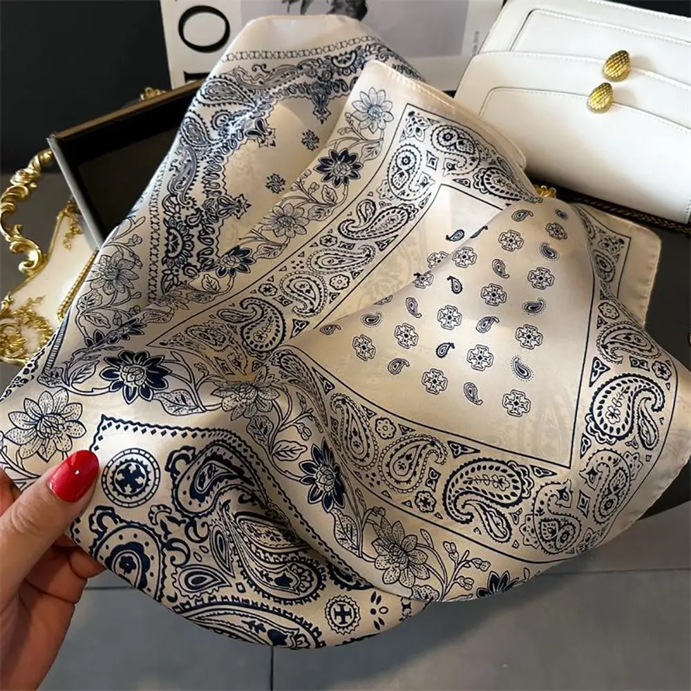 1 قطعة دائم بيزلي طباعة وشاح مربع تنفس الفاخرة تقليد وشاح حريري يندبروف 70x70 سنتيمتر منديل الإكسسوارات