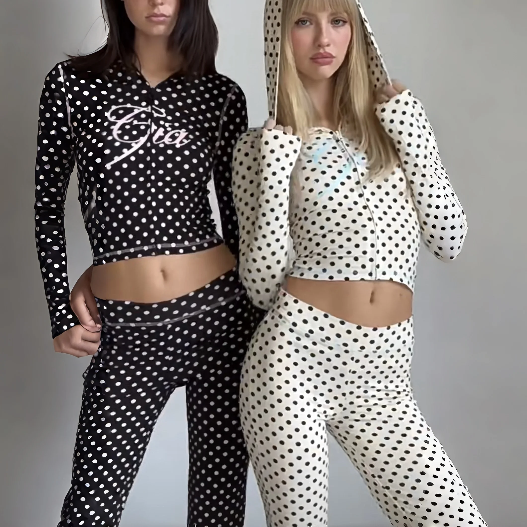 

Модный комплект из худи и брюк в горошек с принтом, приталенный крой, для женщин, летняя повседневная спортивная одежда