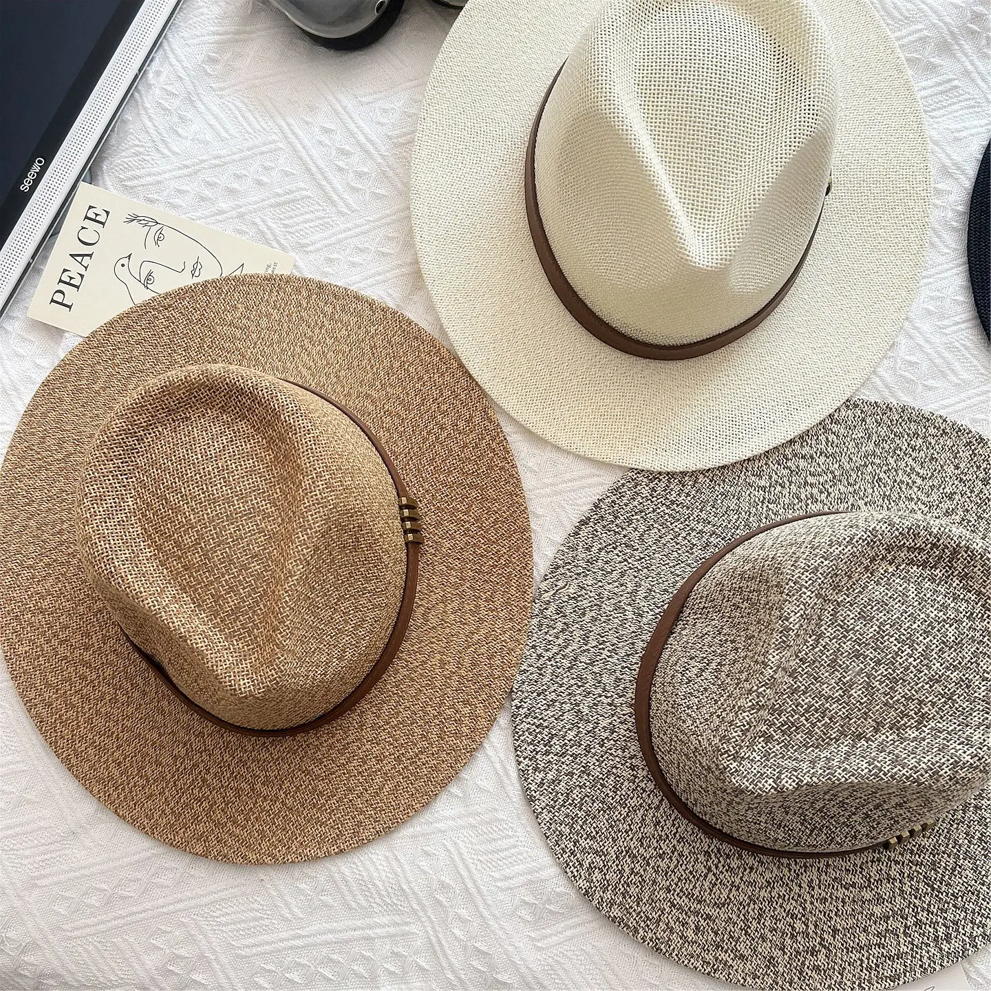 Strohhut für Damen und Herren, breitkrempiger Western-Fedora-Sonnenhut, Strand-Accessoire, Old-Money-Cowgirl-Hut mit Gürtelband, Jazz-Hut, Panama-Strohhut